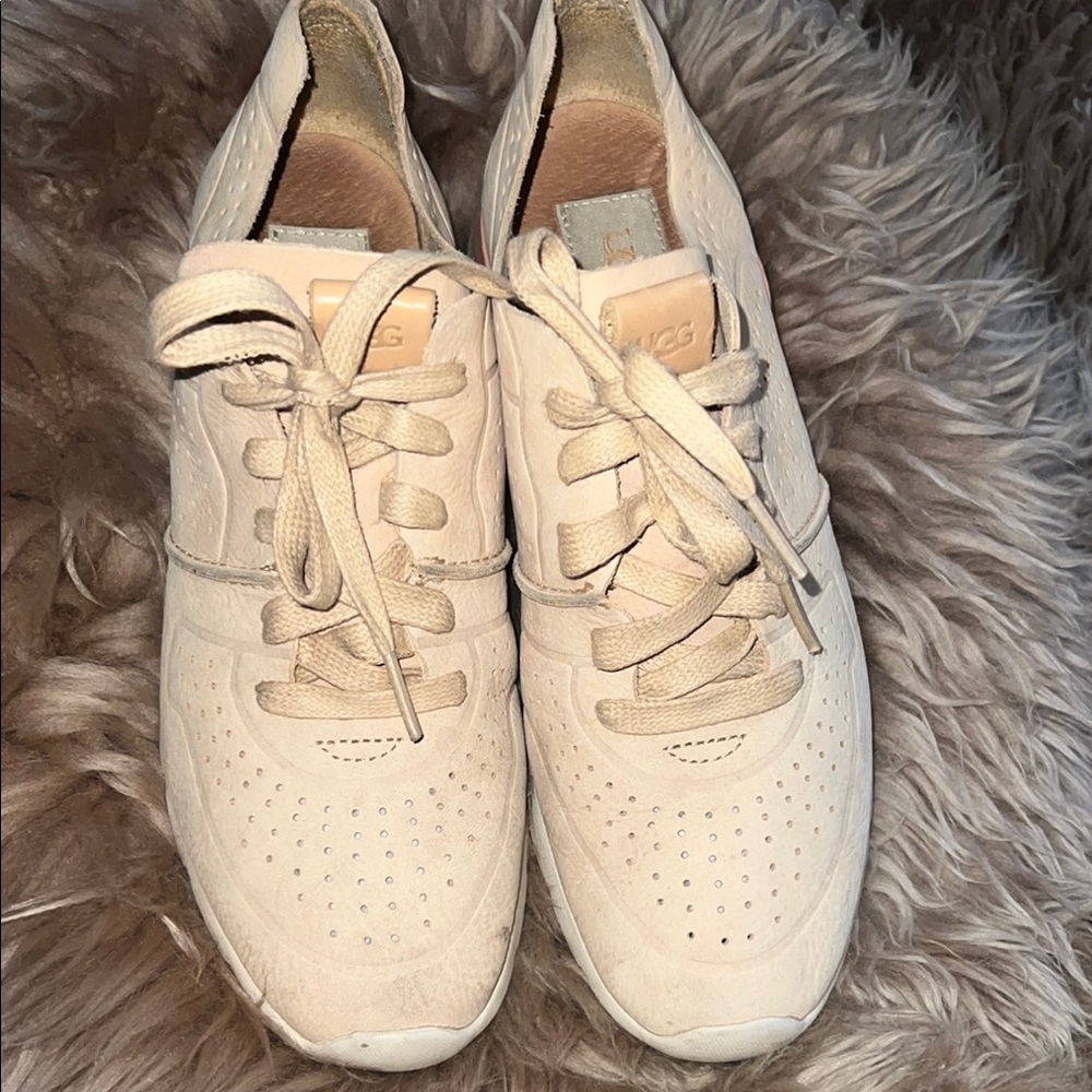 Ugg Tye sneaker Women’s size 8.